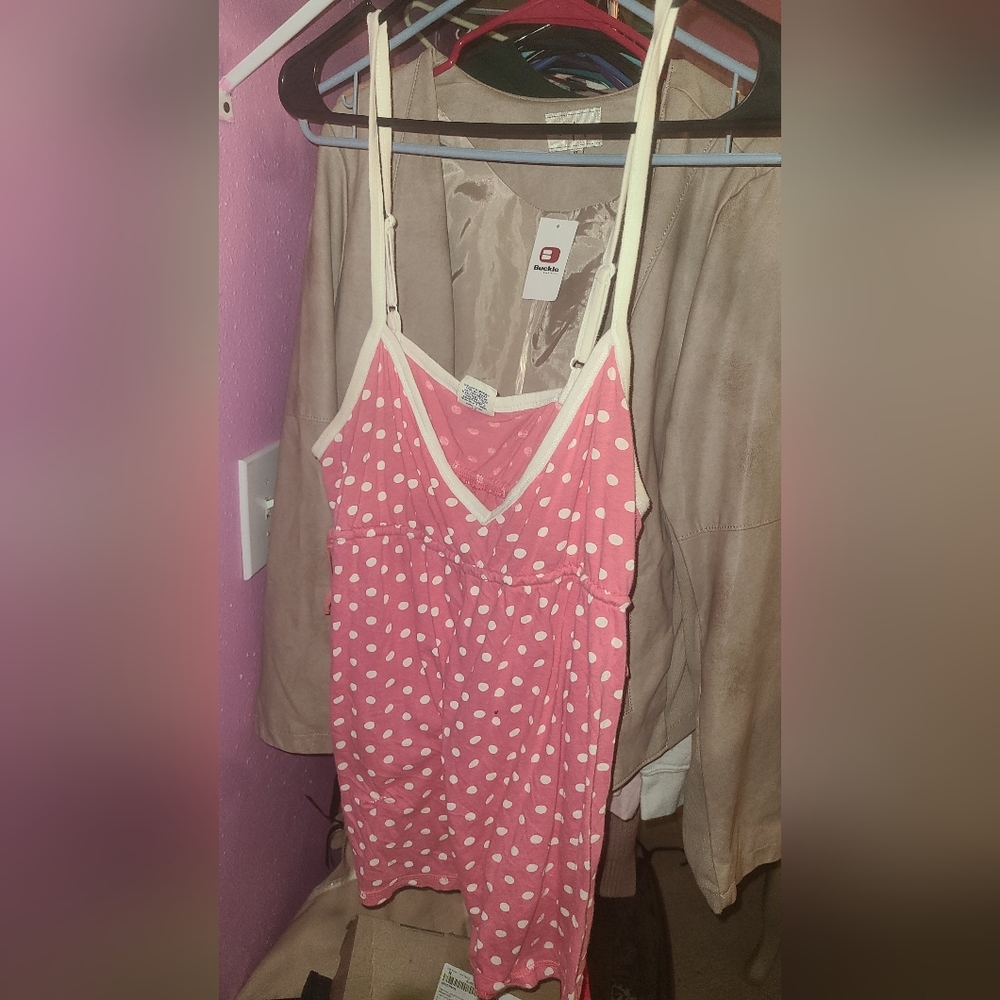 vs pink tank